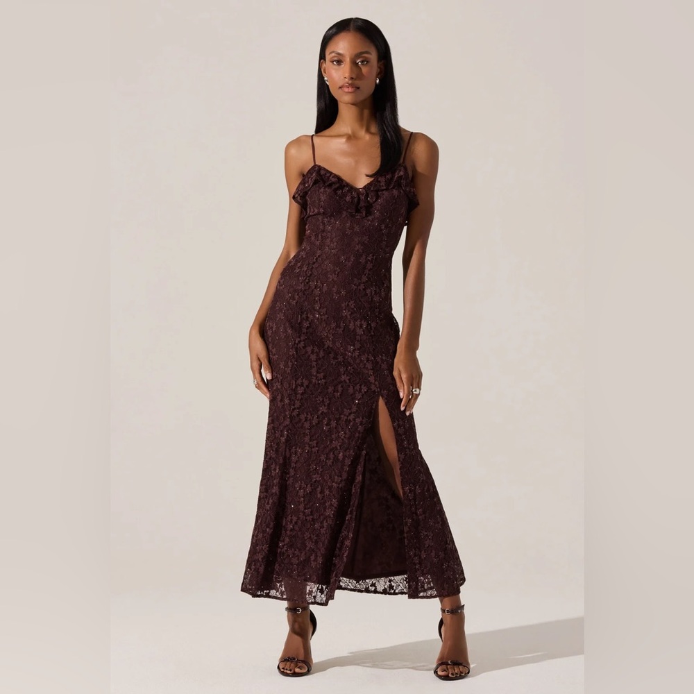 ASTR Leonie Elegant Lace Evening Dress in Deep Brown